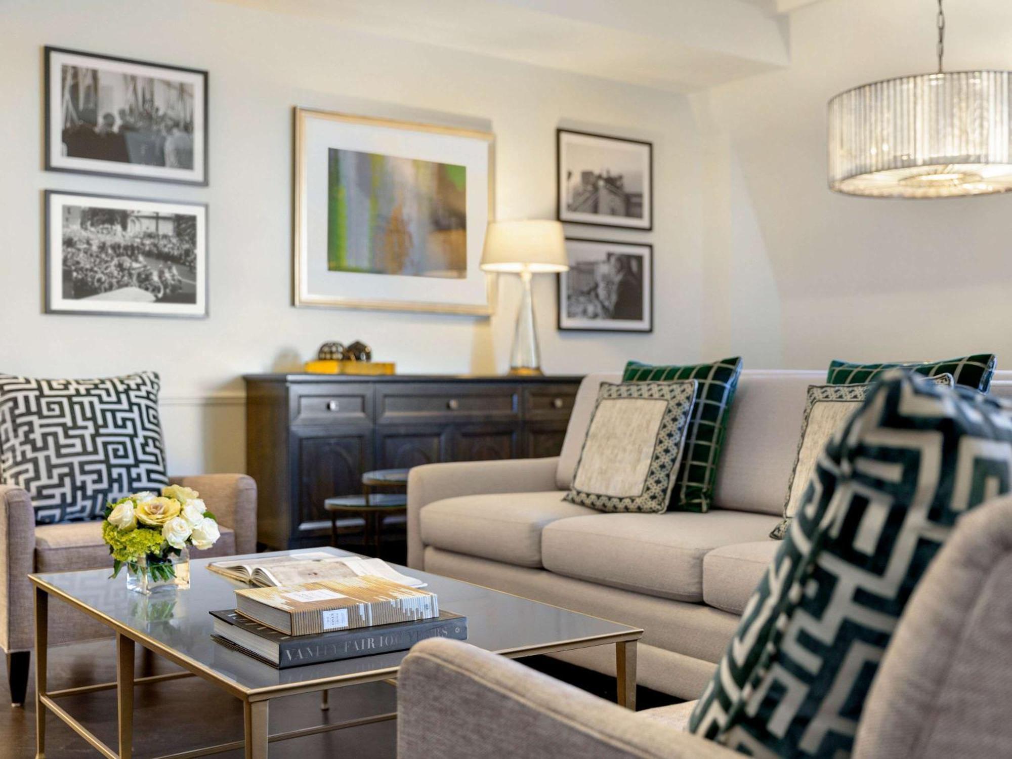 فندق فيرمونت لو شاتو فرونتناك مدينة كويبيك المظهر الخارجي الصورة A living room at The Carlyle