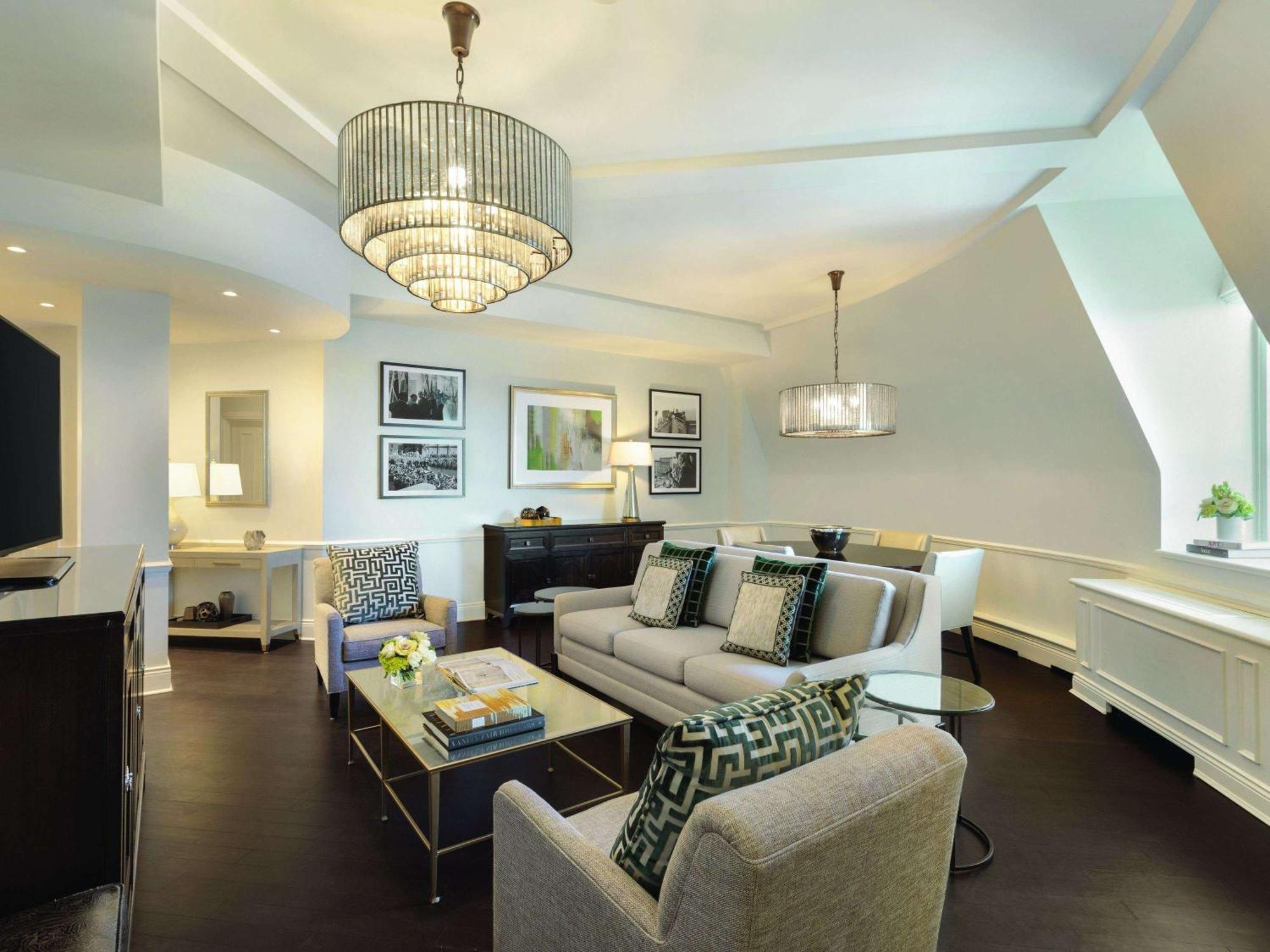 فندق فيرمونت لو شاتو فرونتناك مدينة كويبيك المظهر الخارجي الصورة A suite at The Ivy Hotel