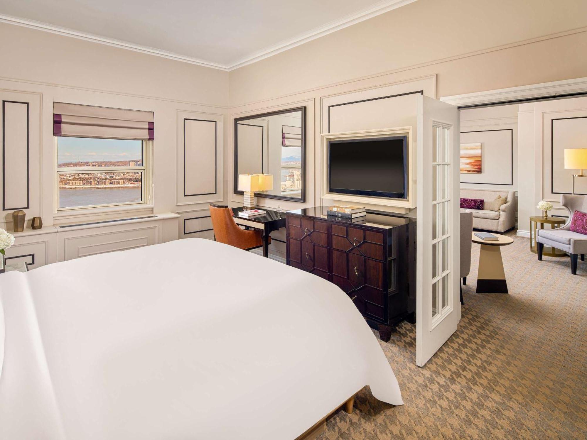 فندق فيرمونت لو شاتو فرونتناك مدينة كويبيك المظهر الخارجي الصورة A suite at The Westin Palace, San Francisco