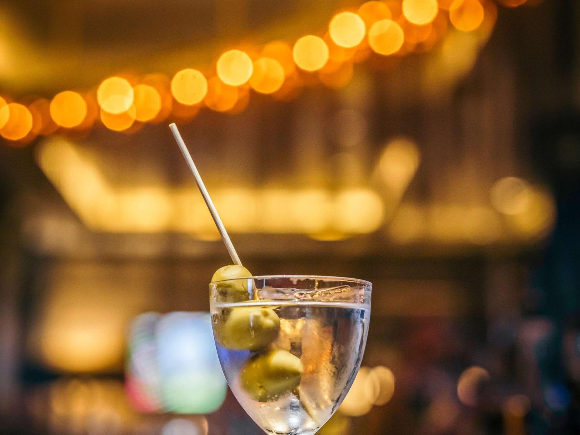 فندق فيرمونت لو شاتو فرونتناك مدينة كويبيك المظهر الخارجي الصورة A vesper cocktail