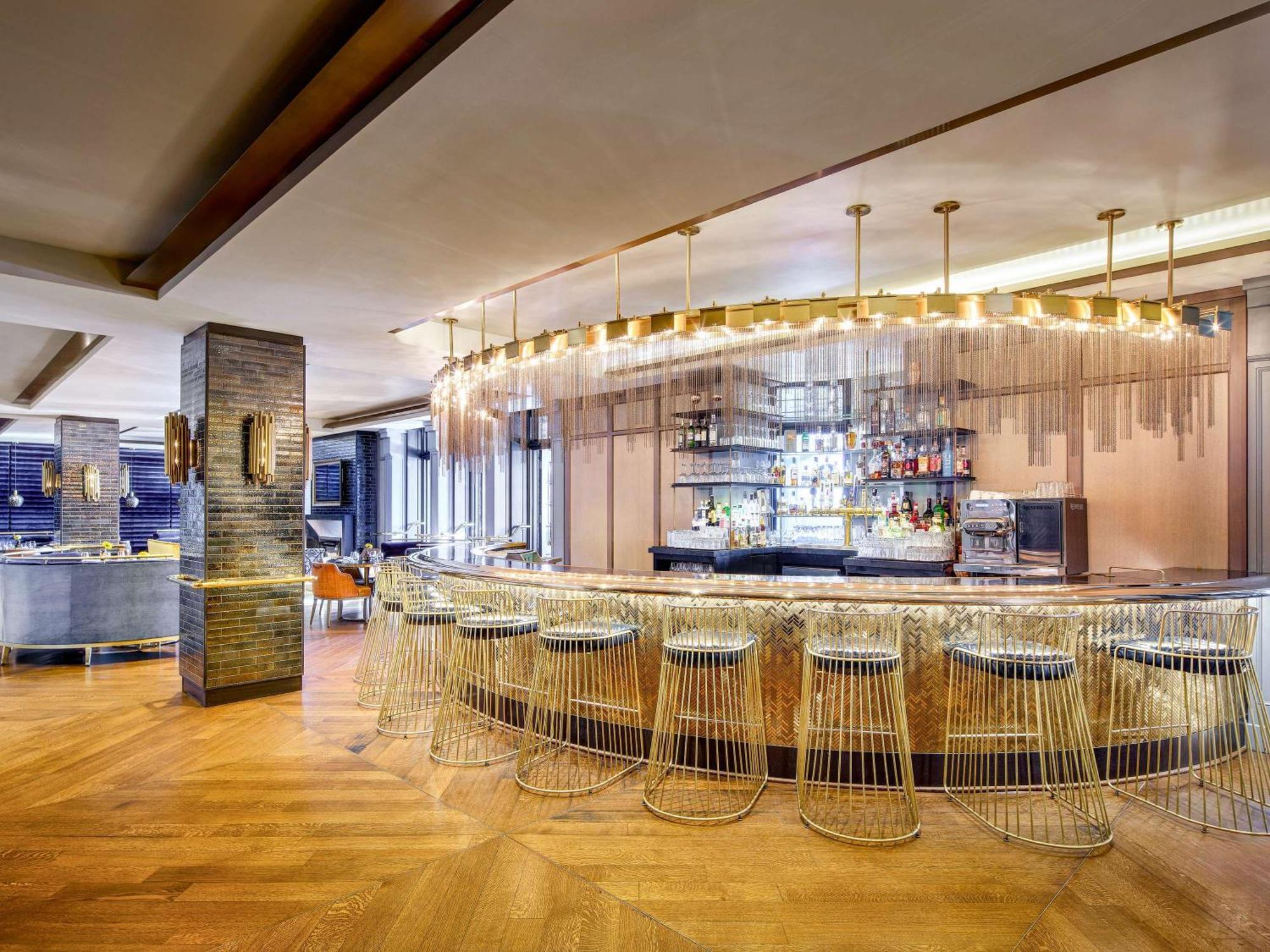 فندق فيرمونت لو شاتو فرونتناك مدينة كويبيك المظهر الخارجي الصورة The bar at the restaurant