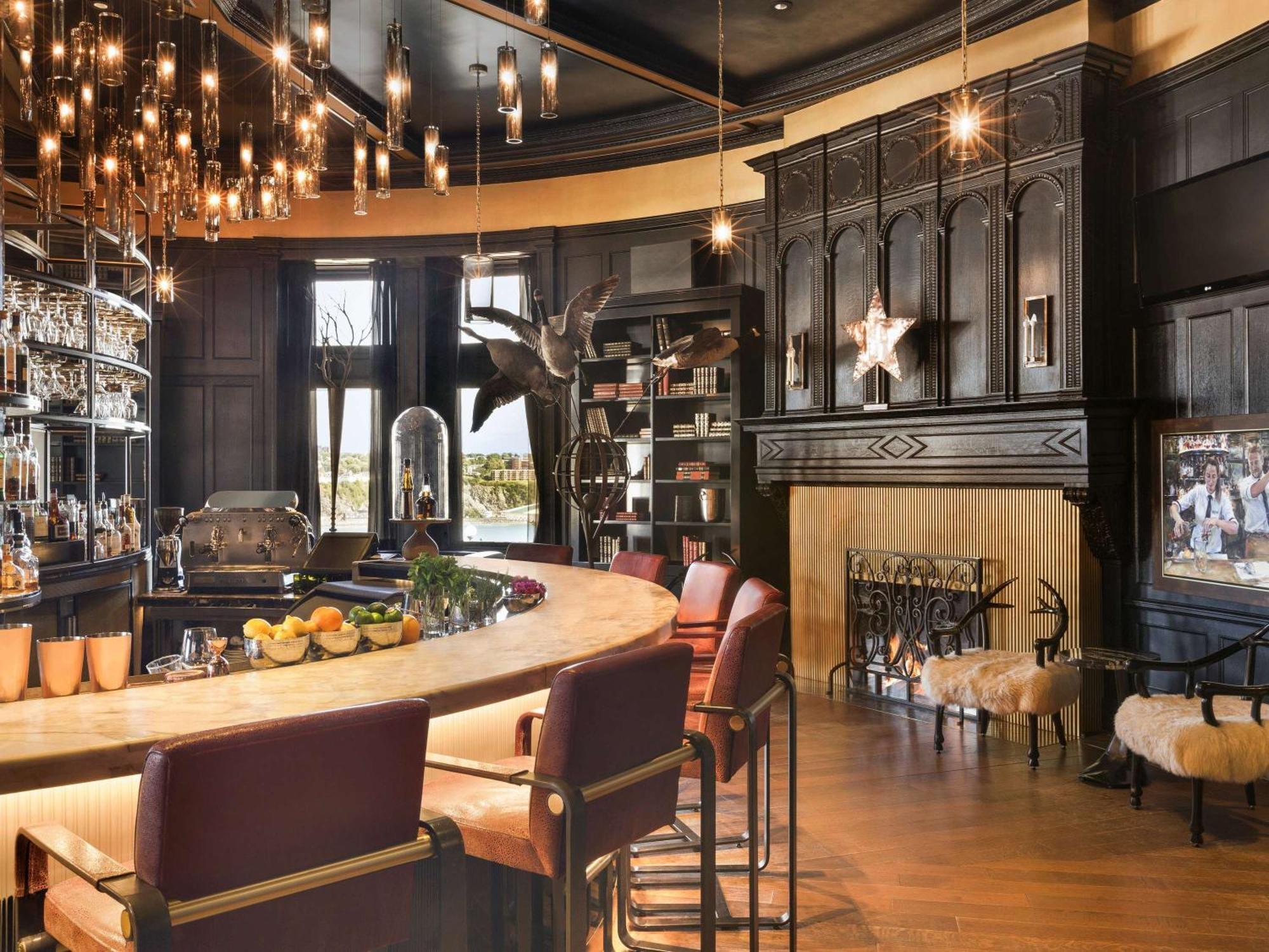 فندق فيرمونت لو شاتو فرونتناك مدينة كويبيك المظهر الخارجي الصورة The bar at the Ritz-Carlton, Laguna Niguel