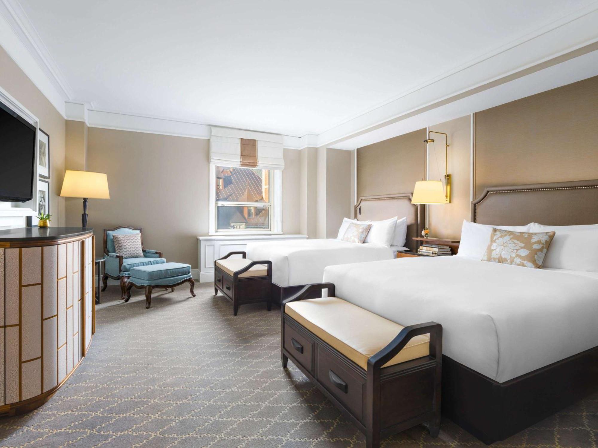 فندق فيرمونت لو شاتو فرونتناك مدينة كويبيك المظهر الخارجي الصورة A guest room at The St. Regis New York