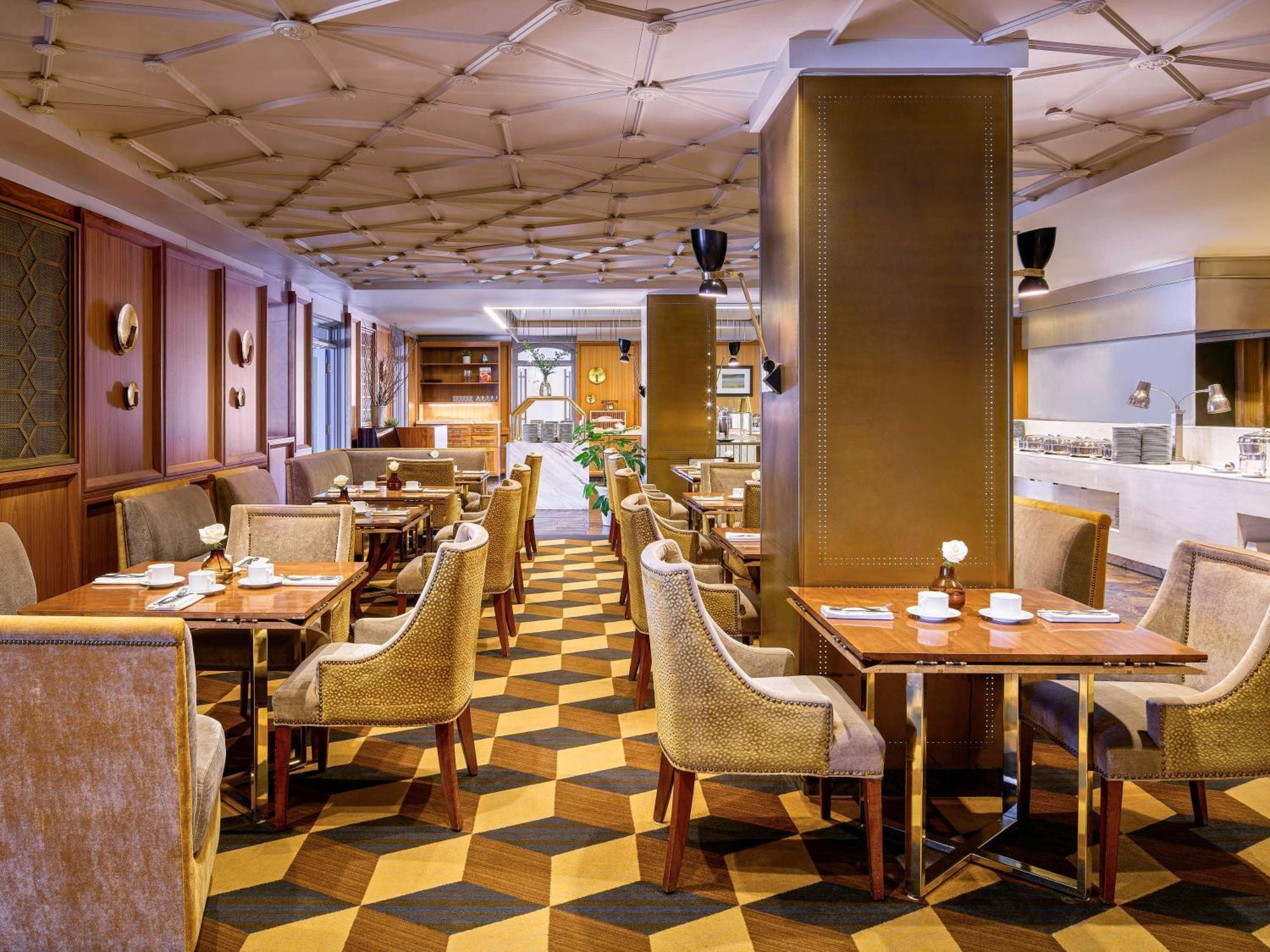 فندق فيرمونت لو شاتو فرونتناك مدينة كويبيك المظهر الخارجي الصورة The interior of the restaurant